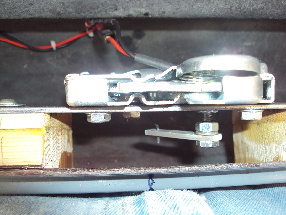 Attached picture trunk latch3.jpg